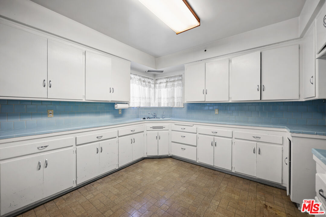 5103 Parkglen Ave