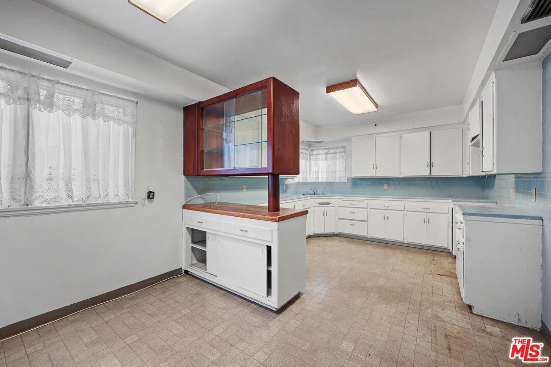 5103 Parkglen Ave