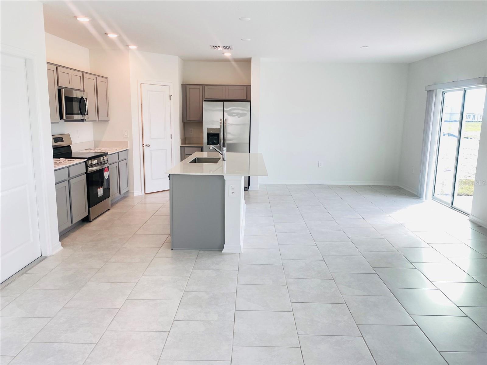 1438 AUSTIN ST