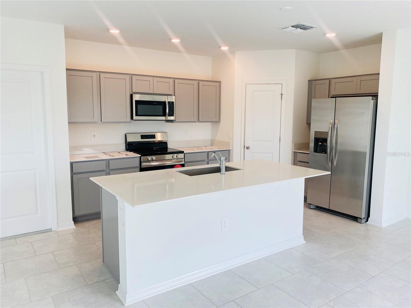 1438 AUSTIN ST