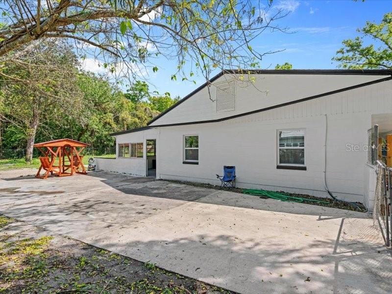 317 W LEWIS AVE