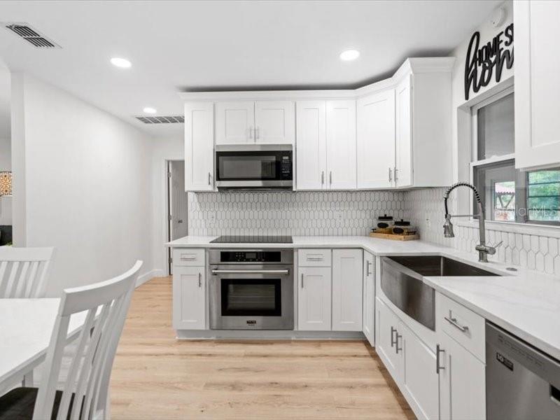 317 W LEWIS AVE