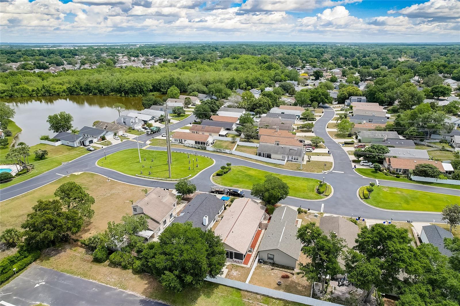 124 LAMPLIGHTER DR