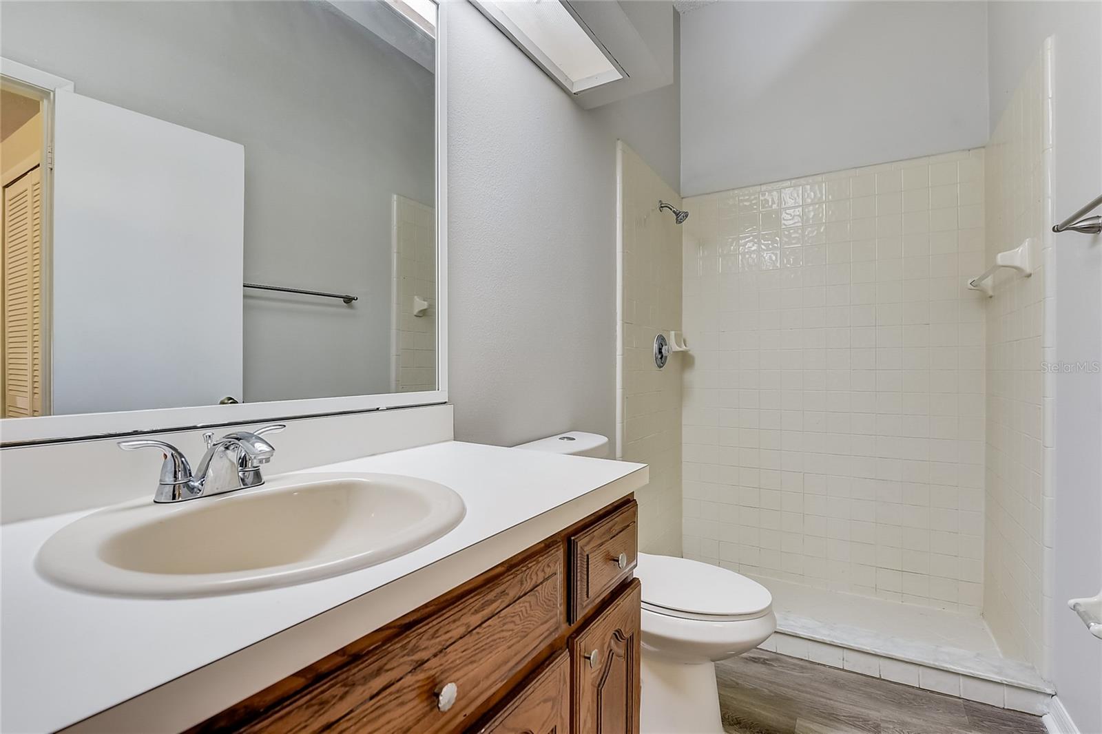 124 LAMPLIGHTER DR