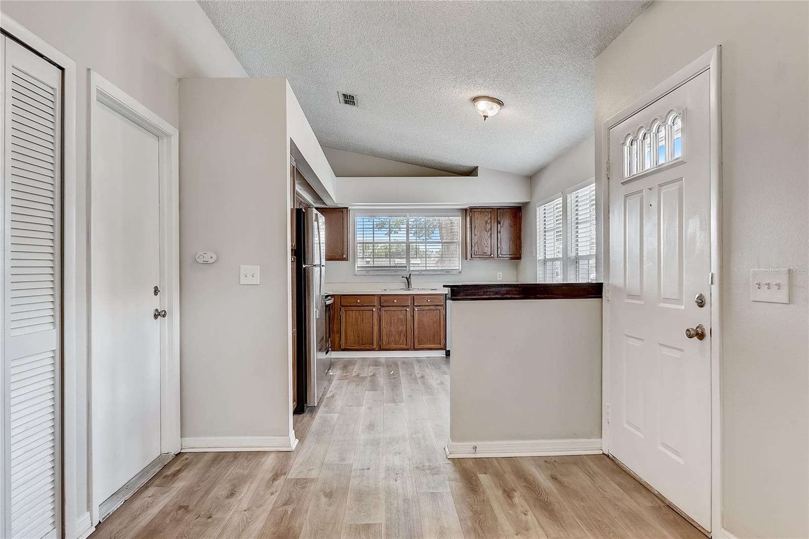 124 LAMPLIGHTER DR
