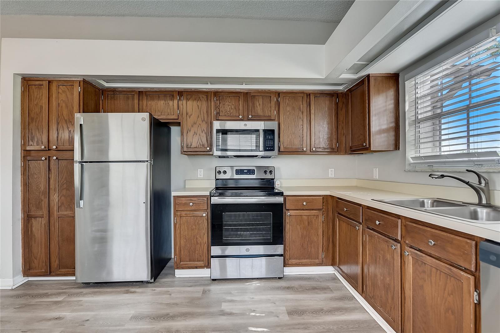 124 LAMPLIGHTER DR