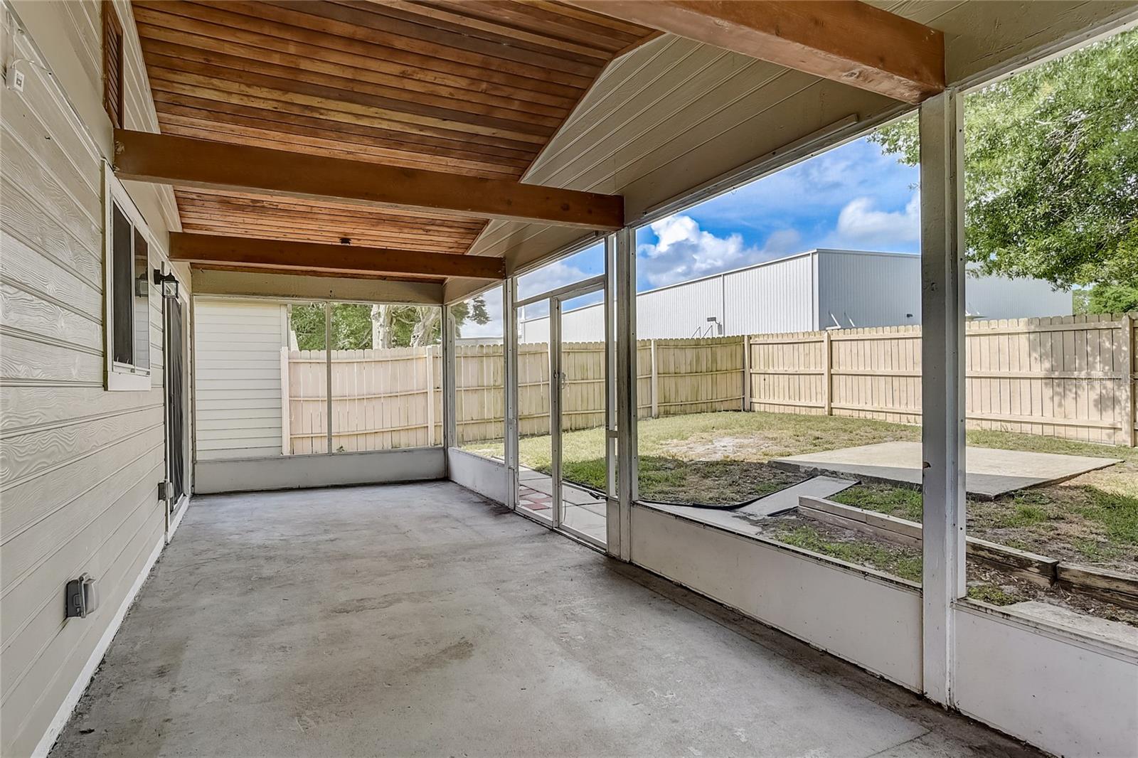 124 LAMPLIGHTER DR