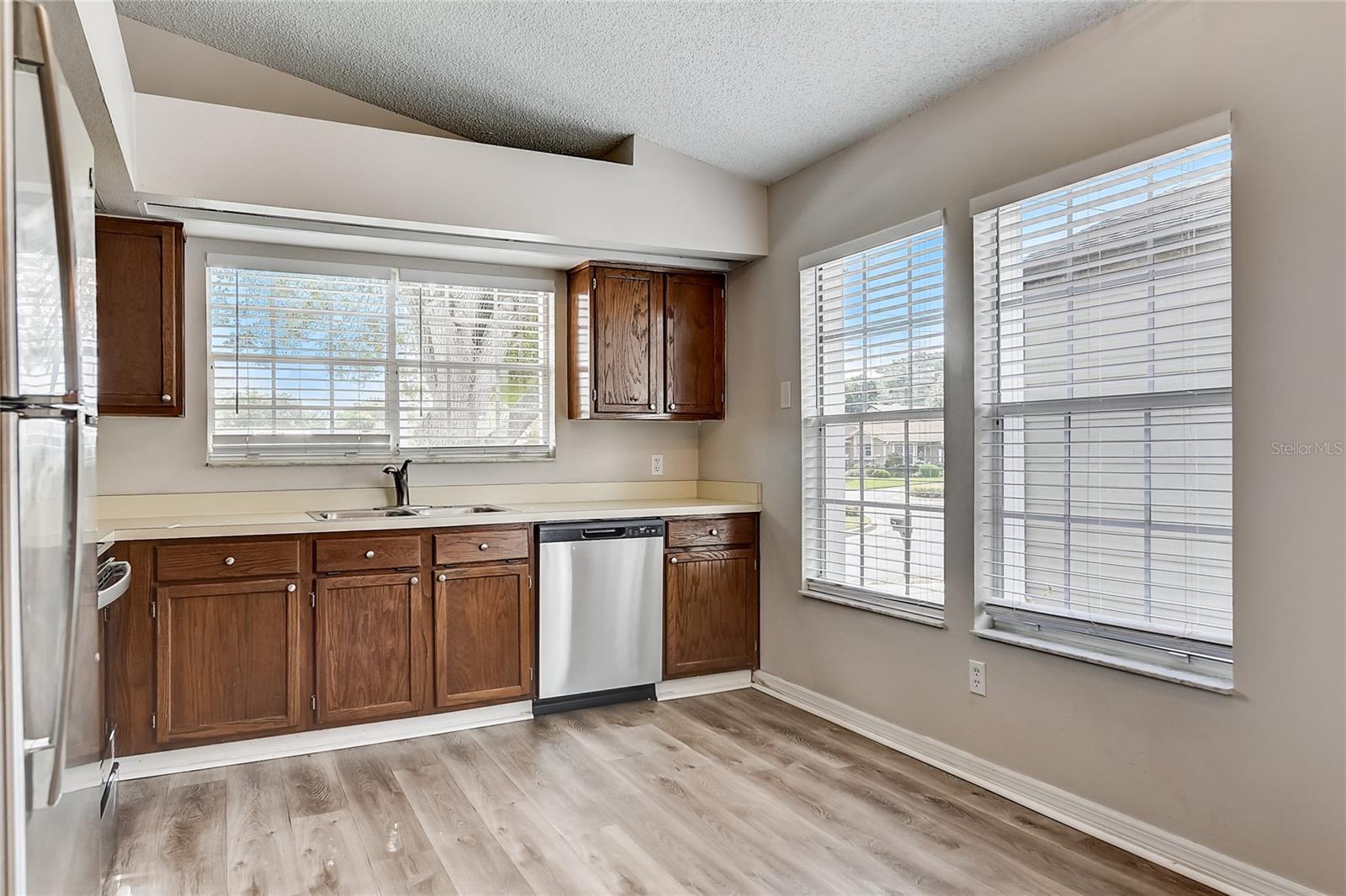 124 LAMPLIGHTER DR