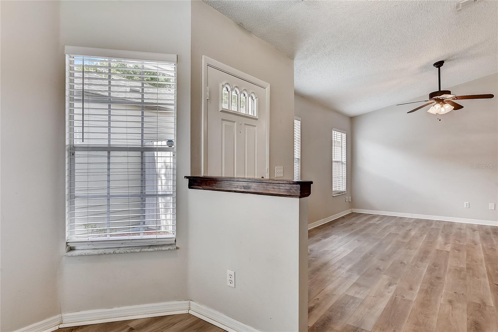 124 LAMPLIGHTER DR