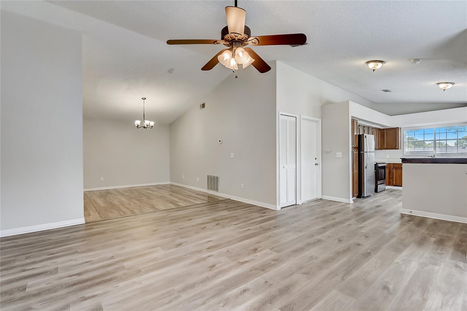 124 LAMPLIGHTER DR