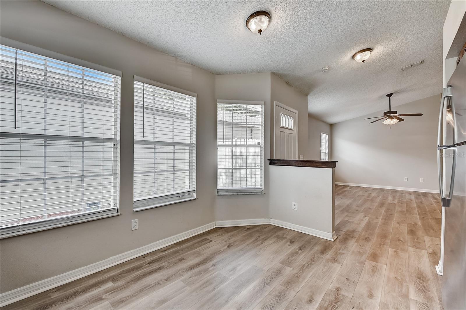 124 LAMPLIGHTER DR