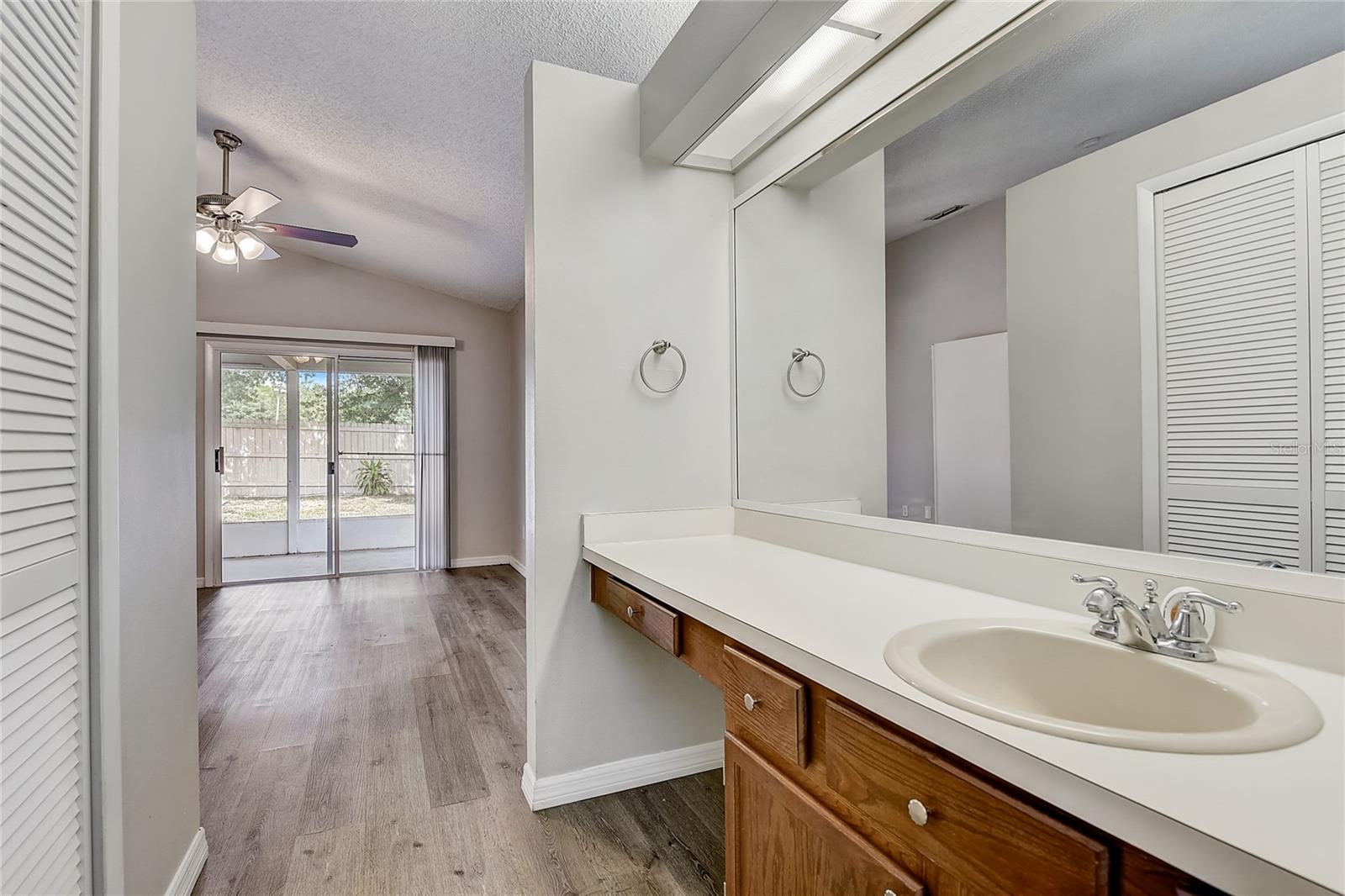 124 LAMPLIGHTER DR