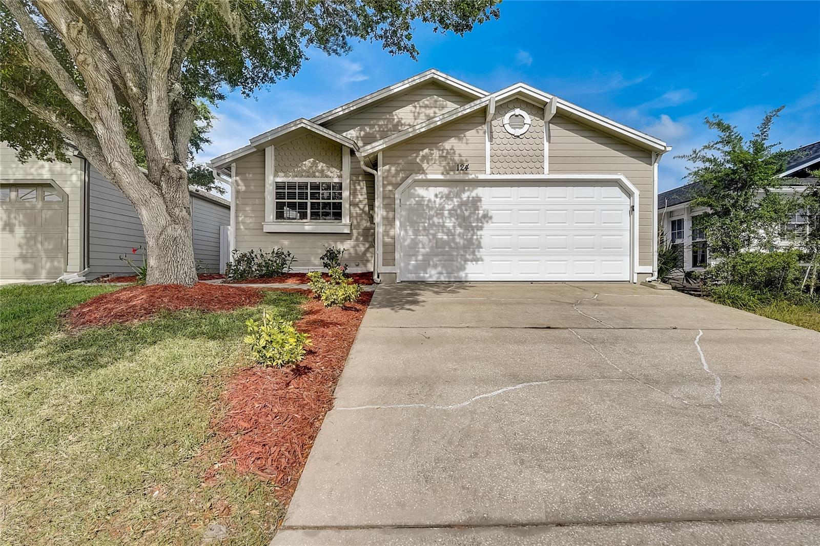 124 LAMPLIGHTER DR