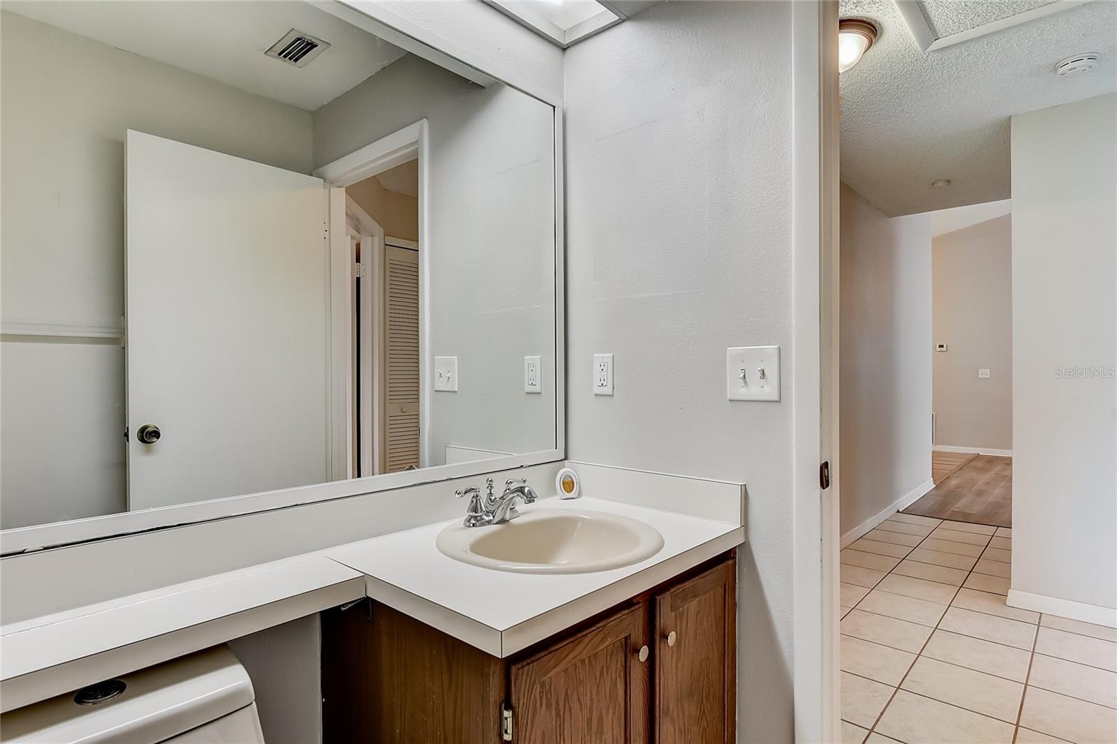 124 LAMPLIGHTER DR