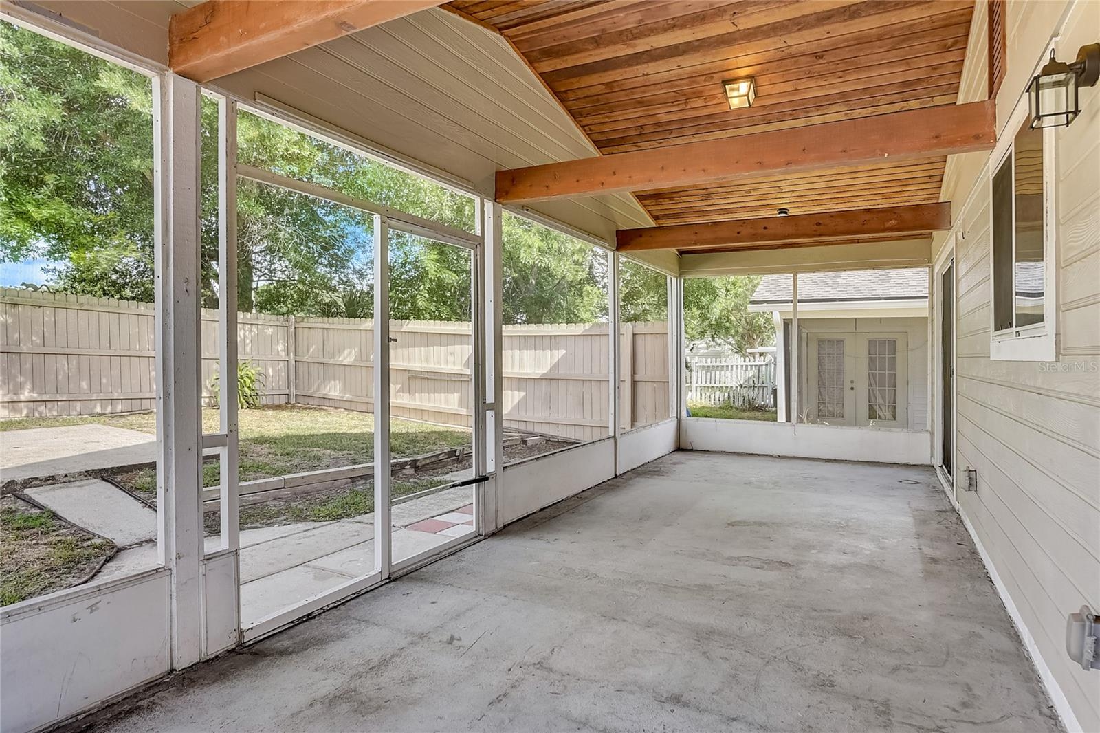 124 LAMPLIGHTER DR