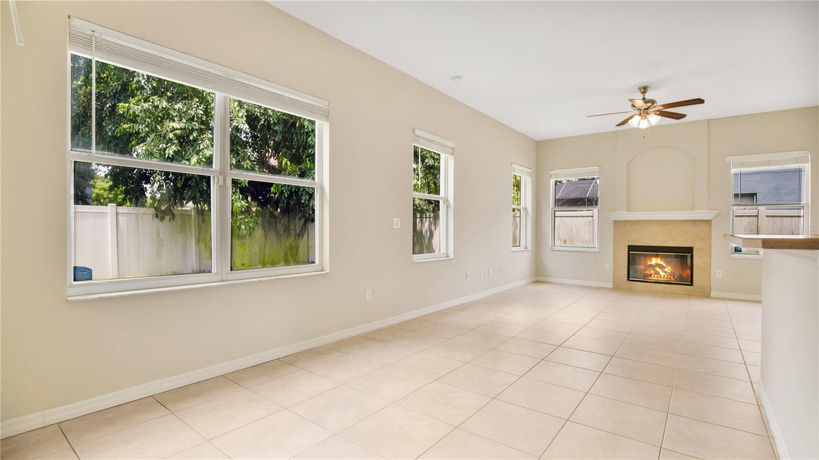 444 LAKE AMBERLEIGH DR