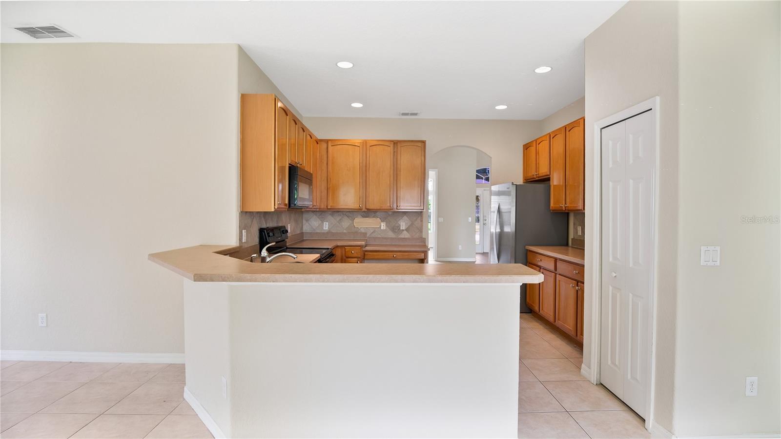 444 LAKE AMBERLEIGH DR