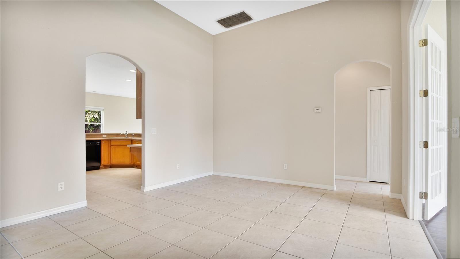444 LAKE AMBERLEIGH DR