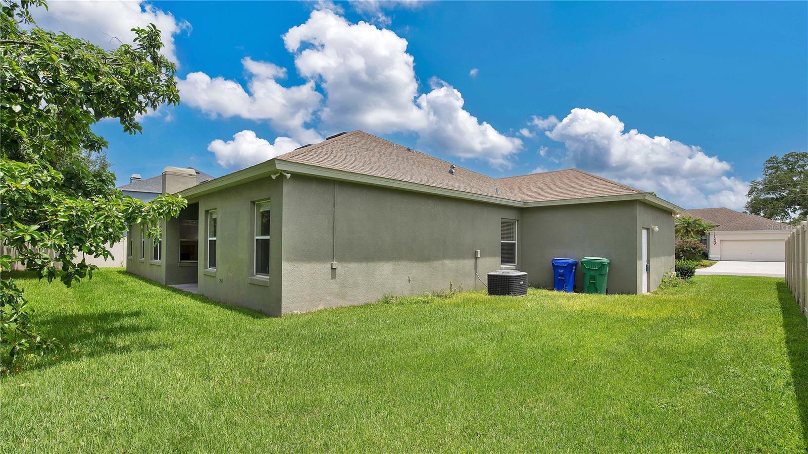 444 LAKE AMBERLEIGH DR