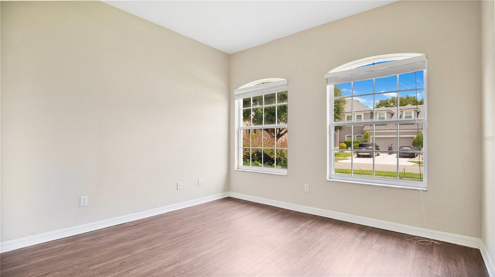 444 LAKE AMBERLEIGH DR