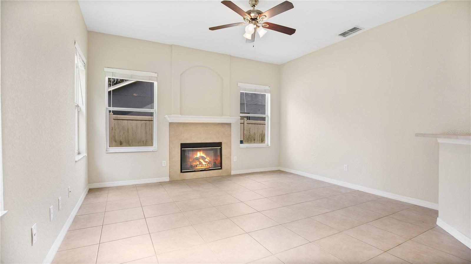 444 LAKE AMBERLEIGH DR