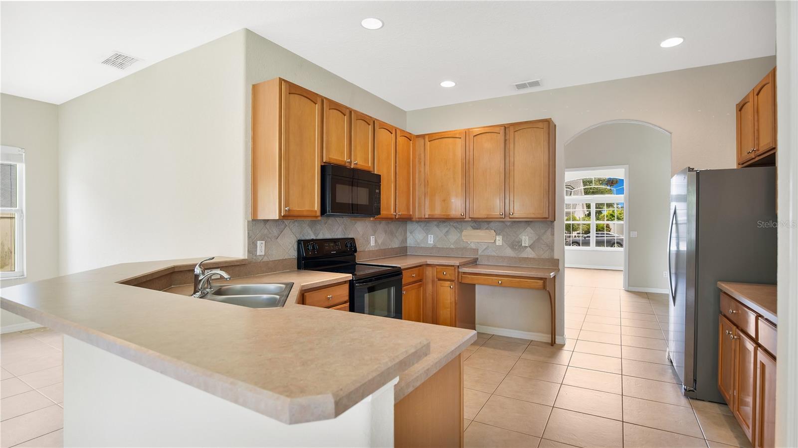 444 LAKE AMBERLEIGH DR