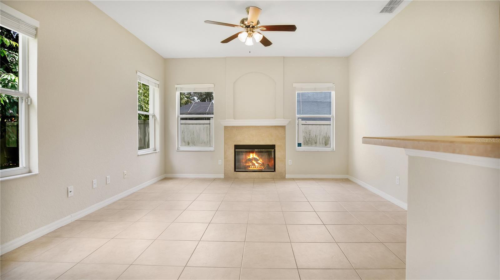 444 LAKE AMBERLEIGH DR
