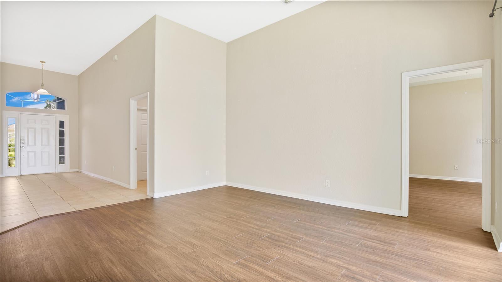 444 LAKE AMBERLEIGH DR