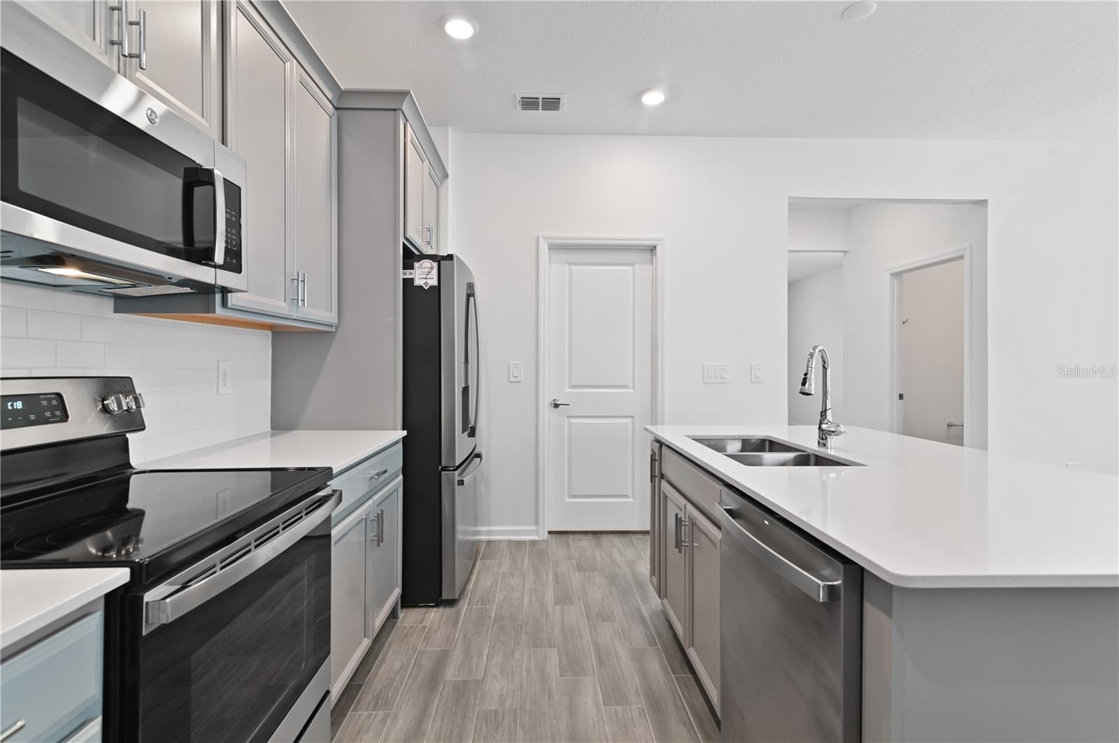 6446 LIMBERPINE ALY