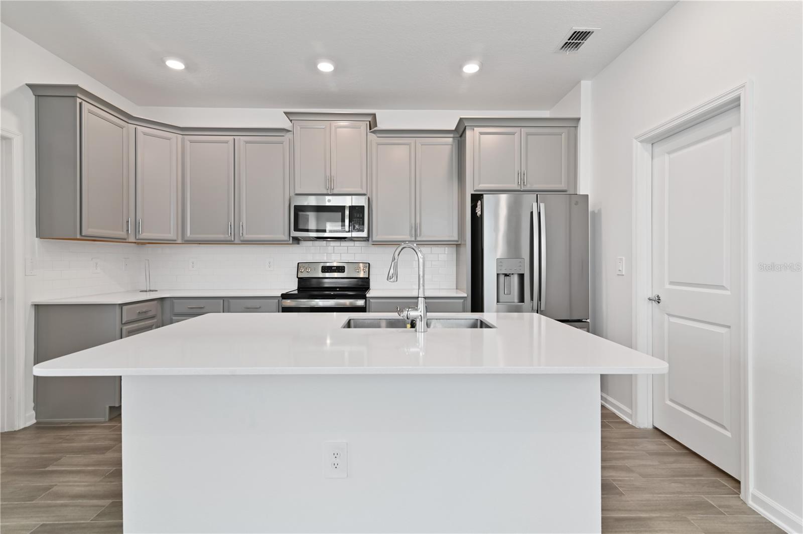 6446 LIMBERPINE ALY