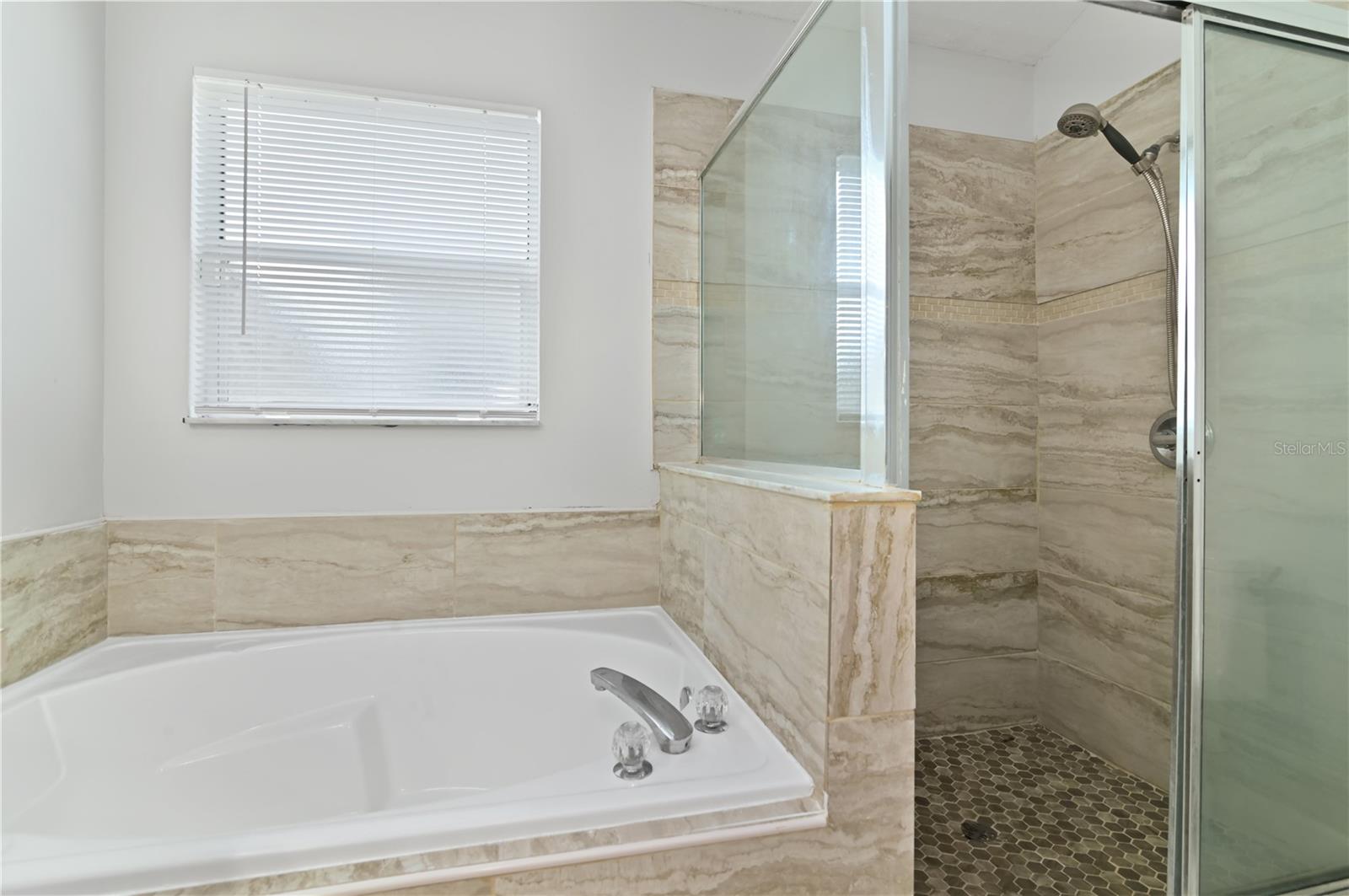 1714 SNARESBROOK WAY