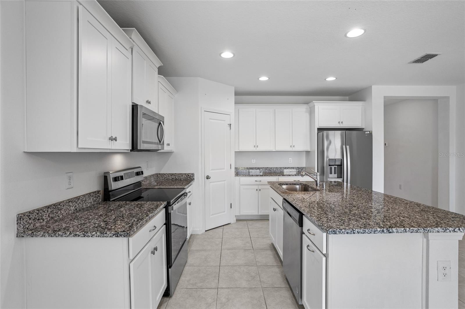4022 ALISSA LN