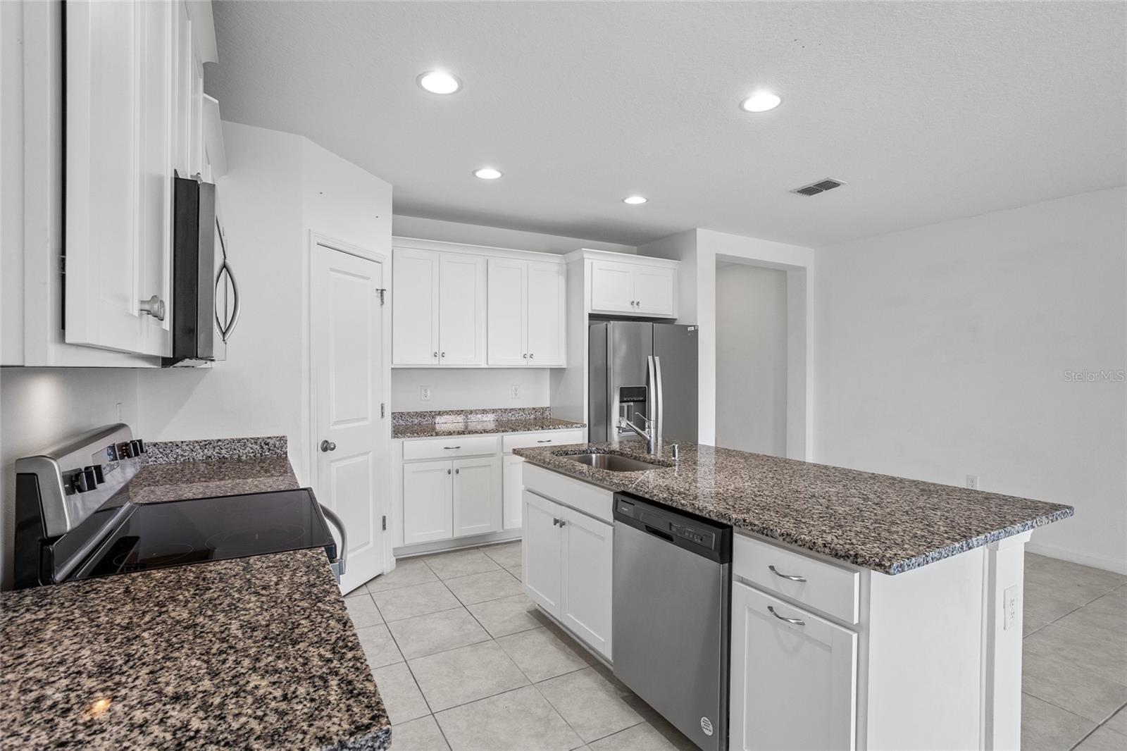4022 ALISSA LN