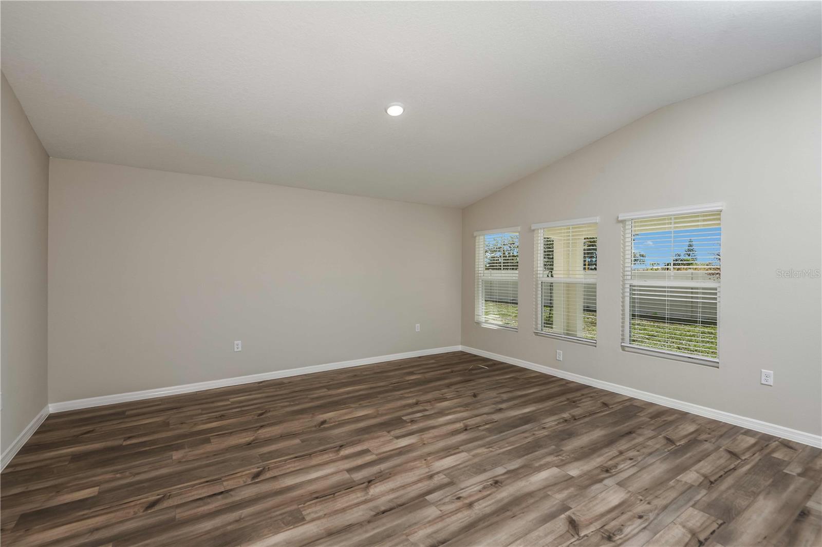 5333 MADDIE DR