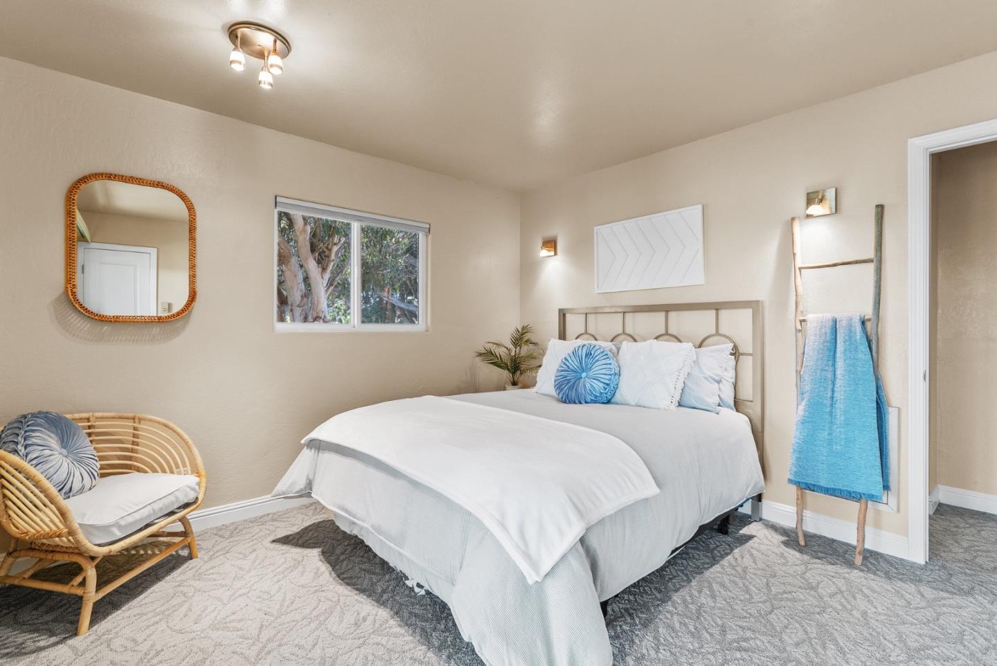 37 Shearwater LN