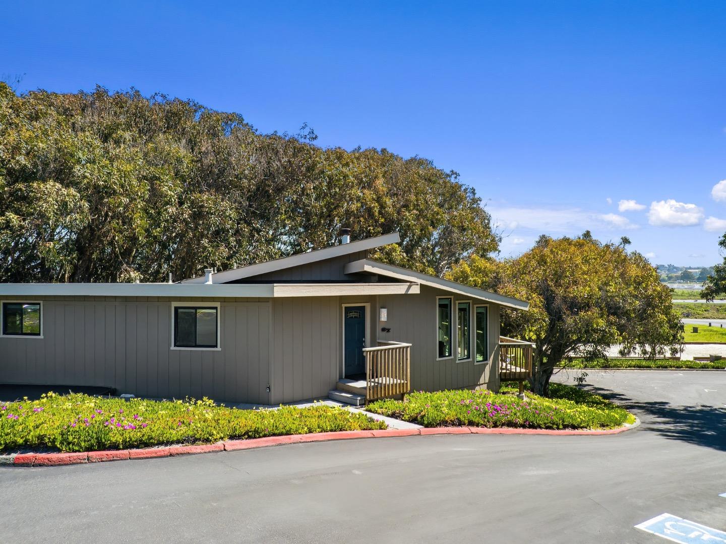 37 Shearwater LN