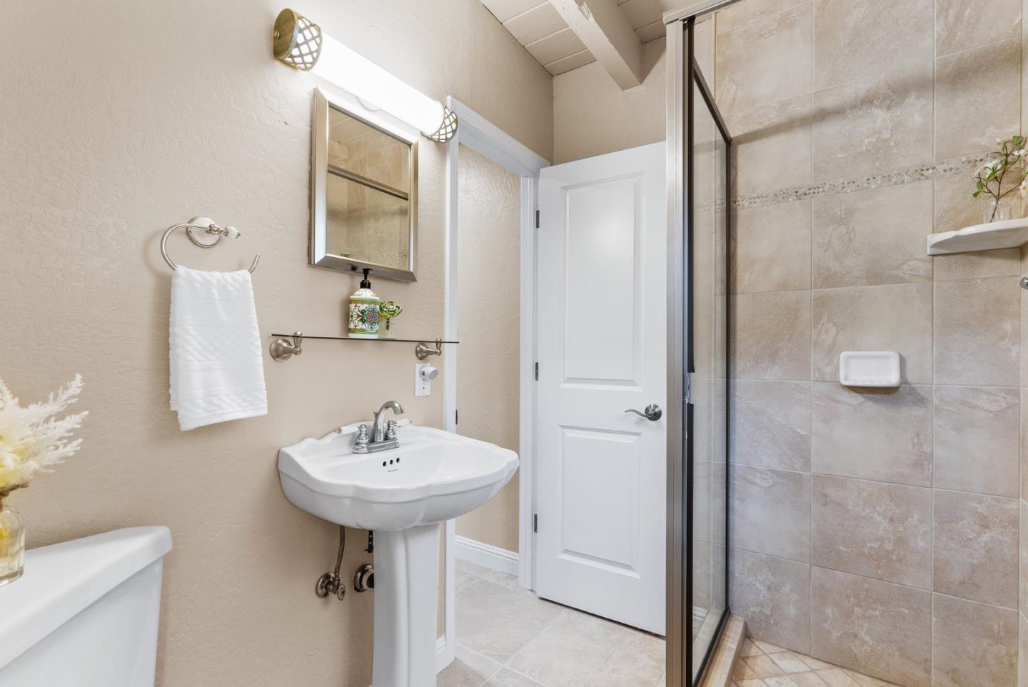 37 Shearwater LN
