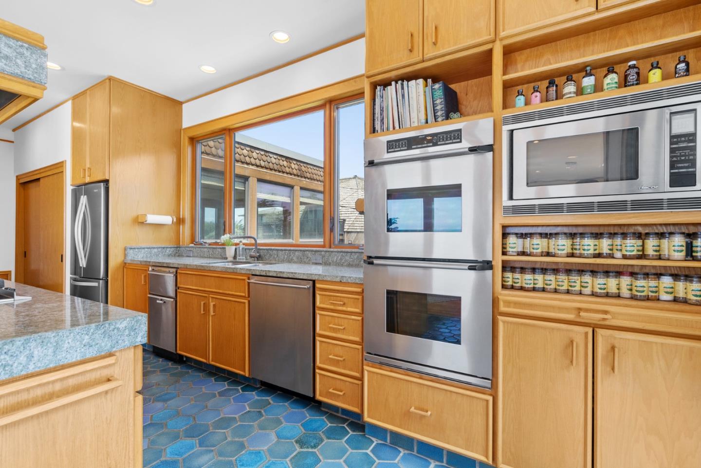 102 Willet CIR