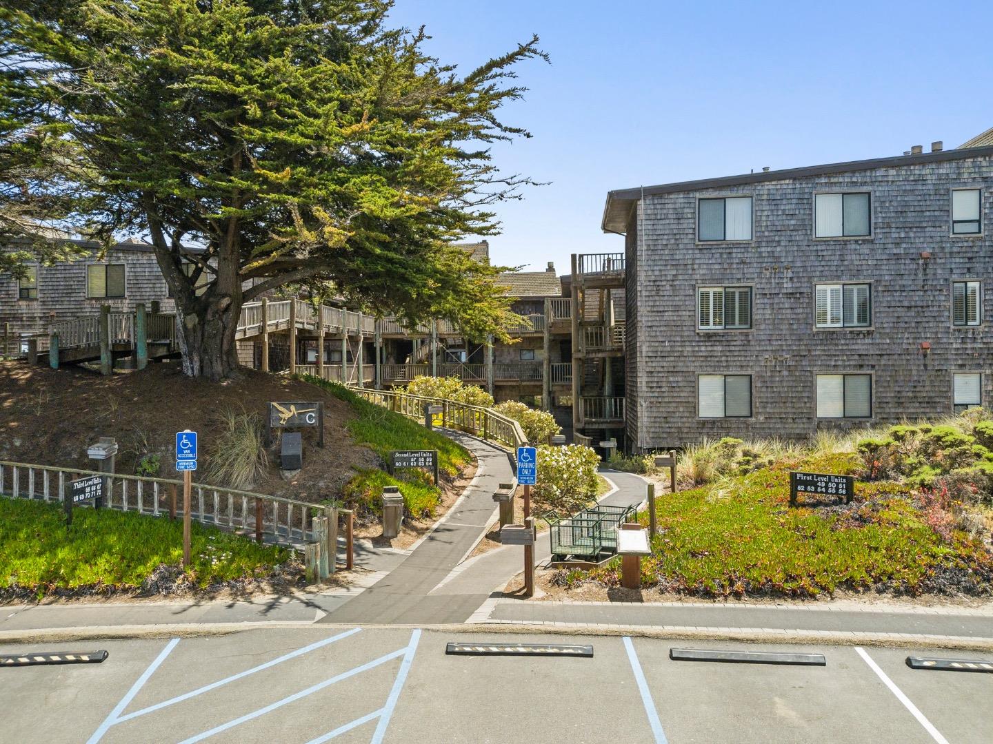 52 Pelican Point
