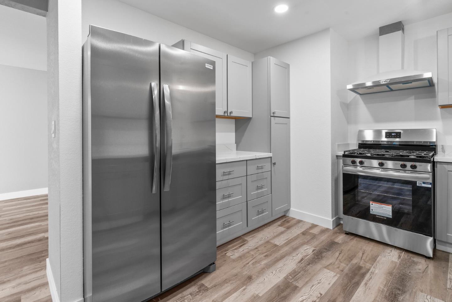912 Acosta Plaza 11