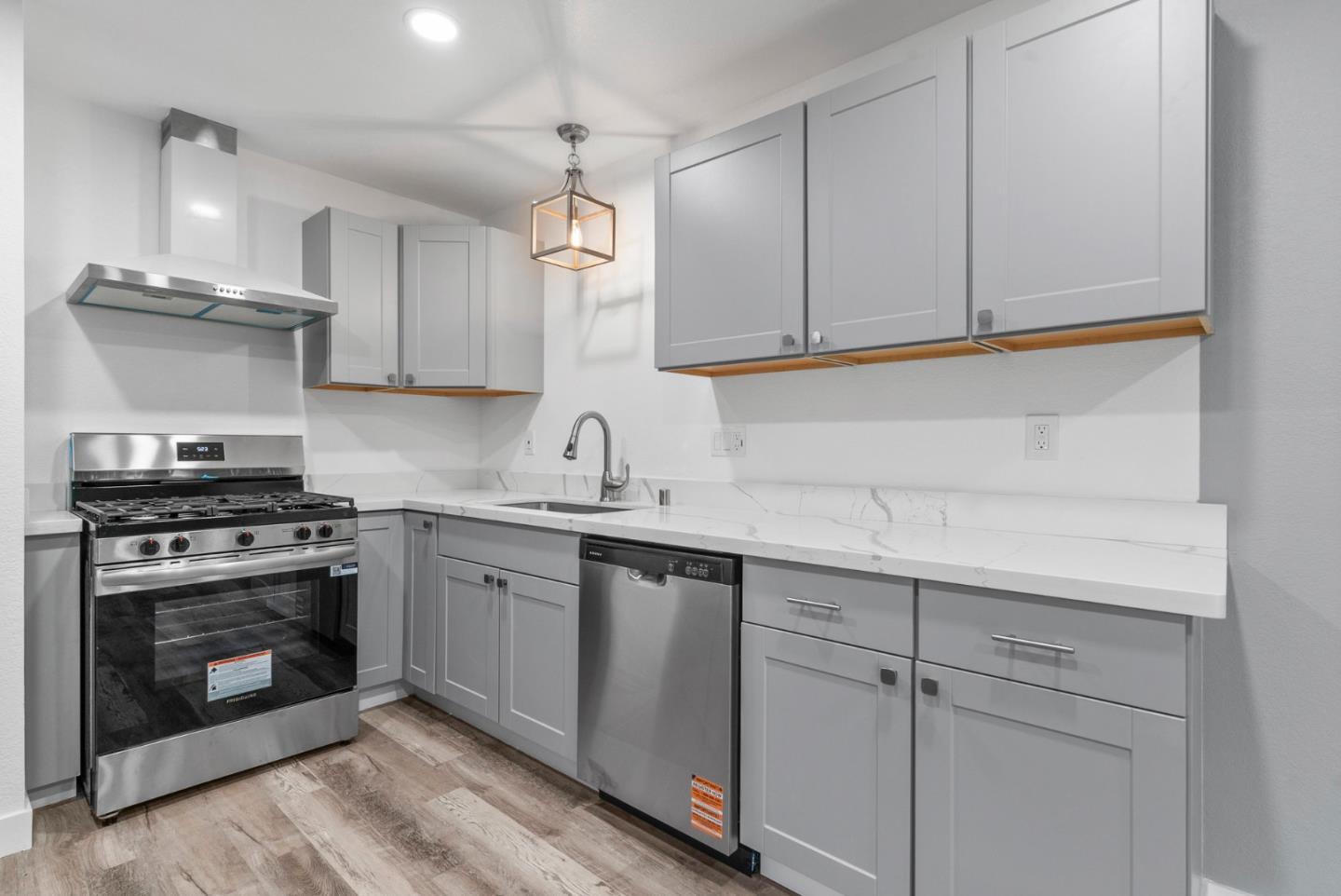 912 Acosta Plaza 11