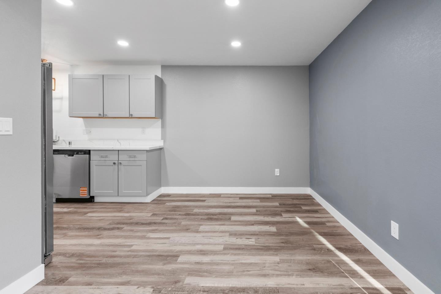 912 Acosta Plaza 11