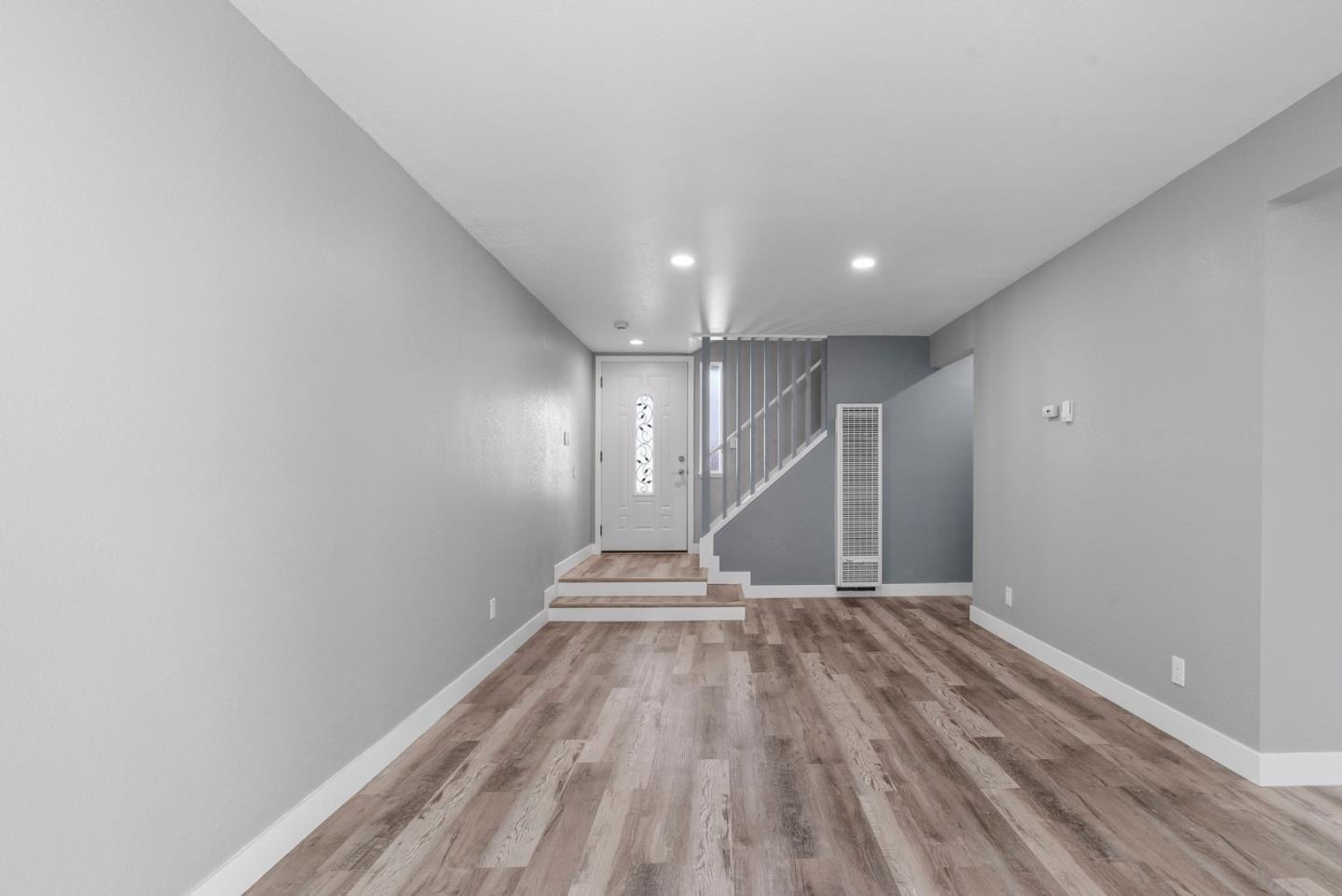 912 Acosta Plaza 11