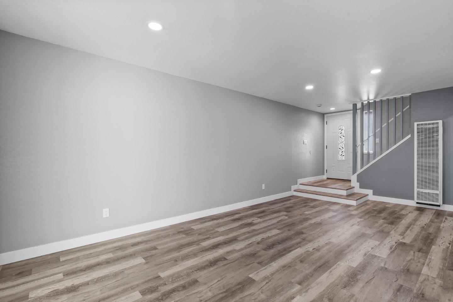 912 Acosta Plaza 11