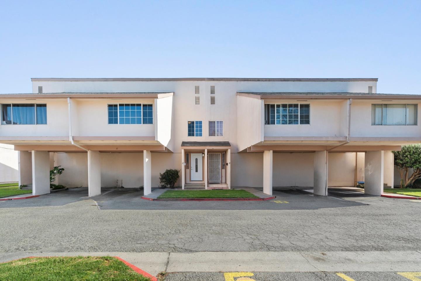 912 Acosta Plaza 11