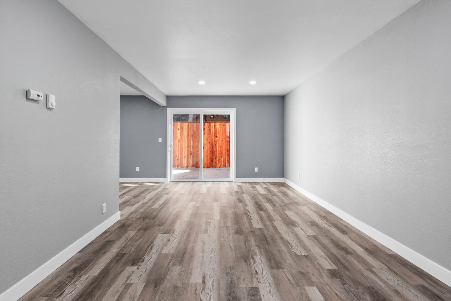 912 Acosta Plaza 11