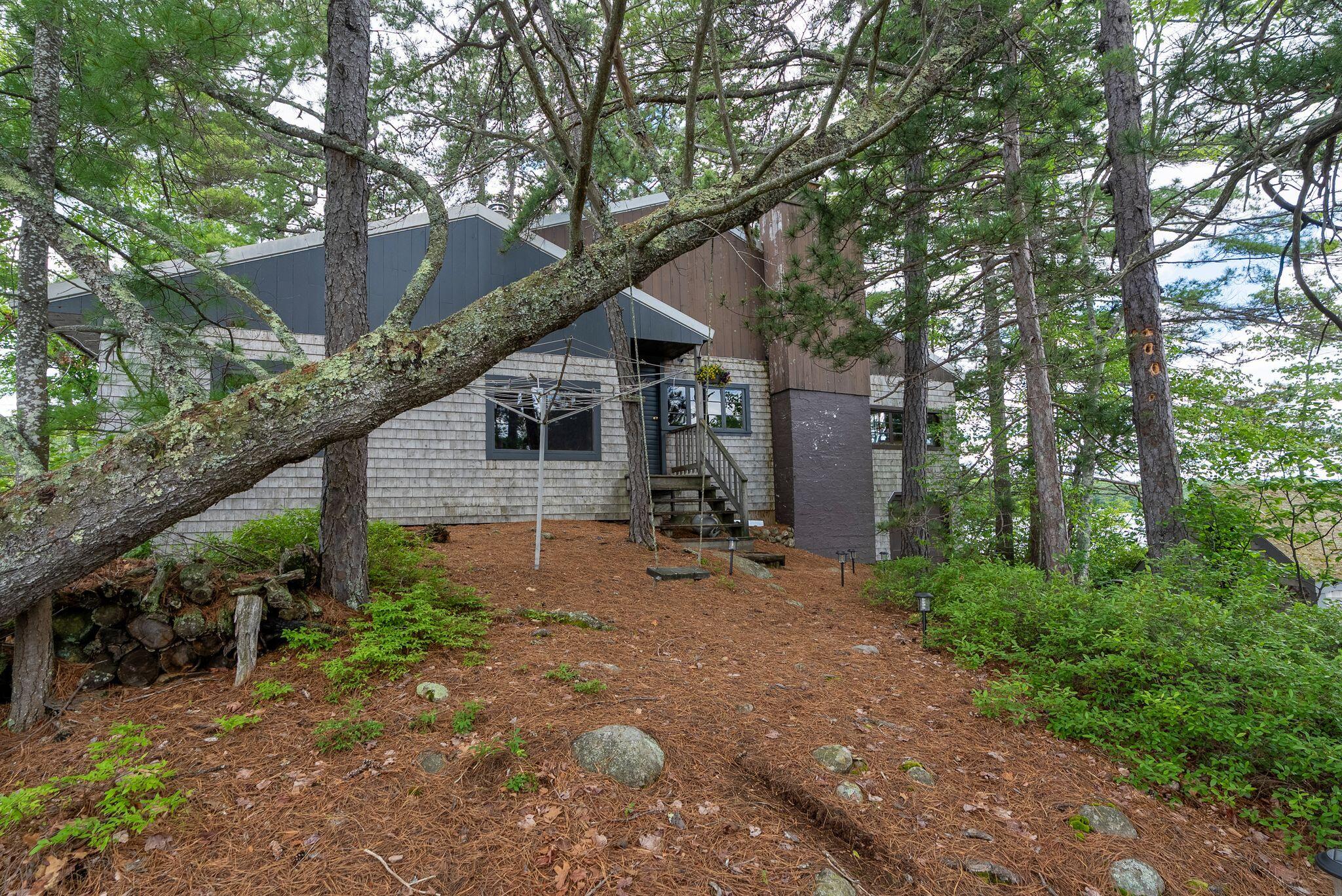 1 Custom House Island