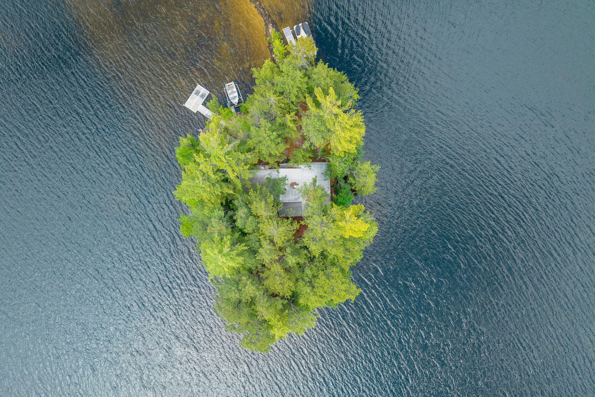 1 Custom House Island