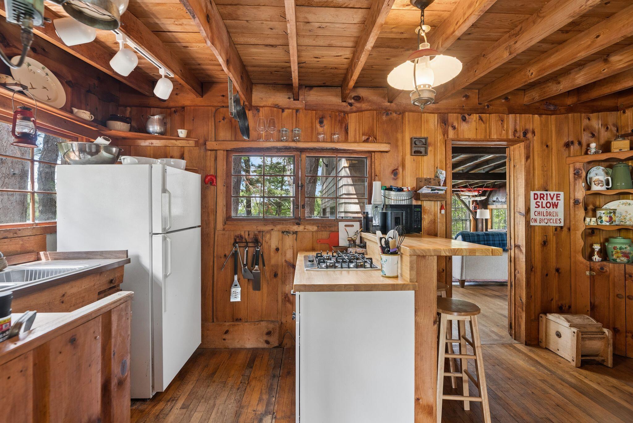 1 Custom House Island