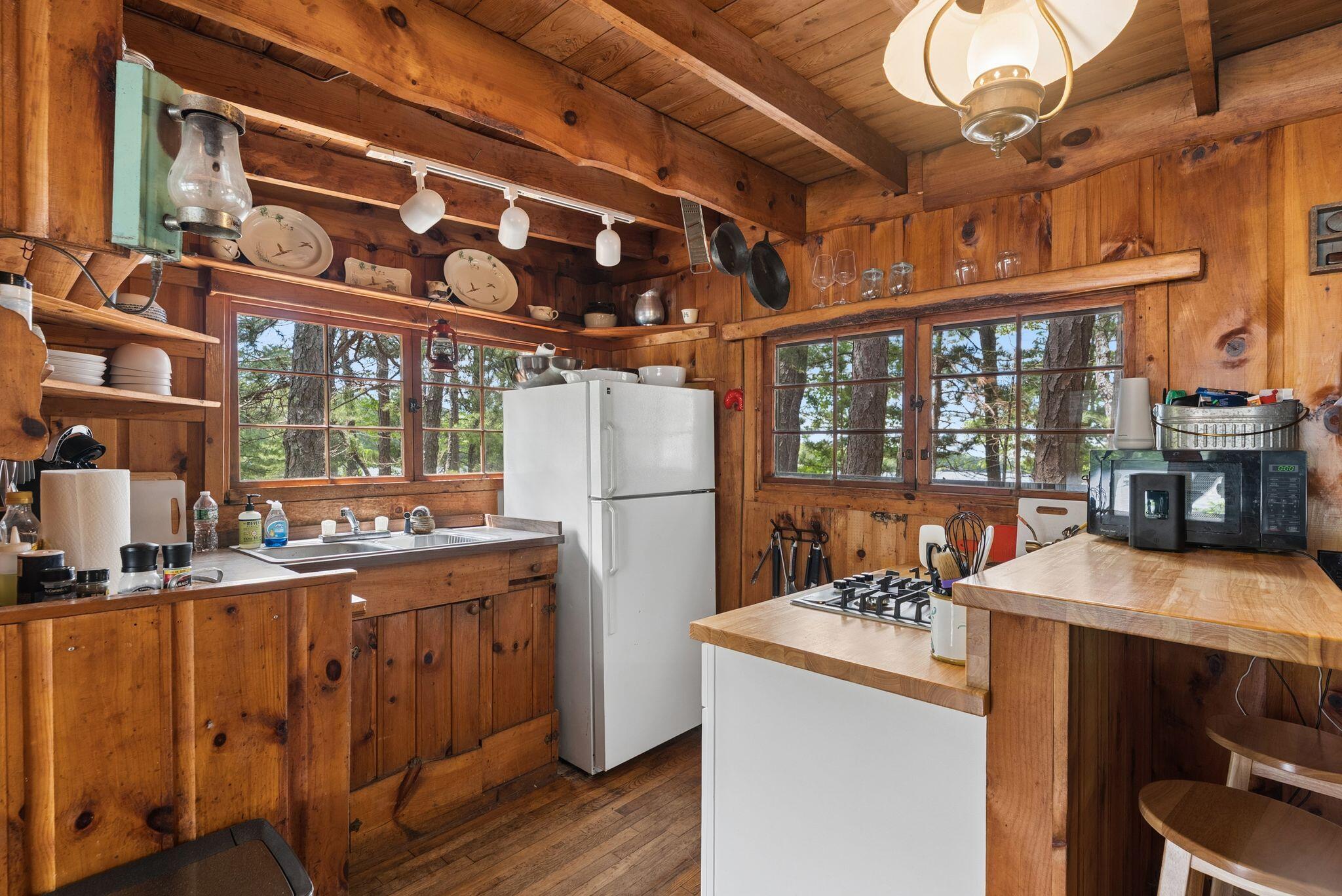 1 Custom House Island